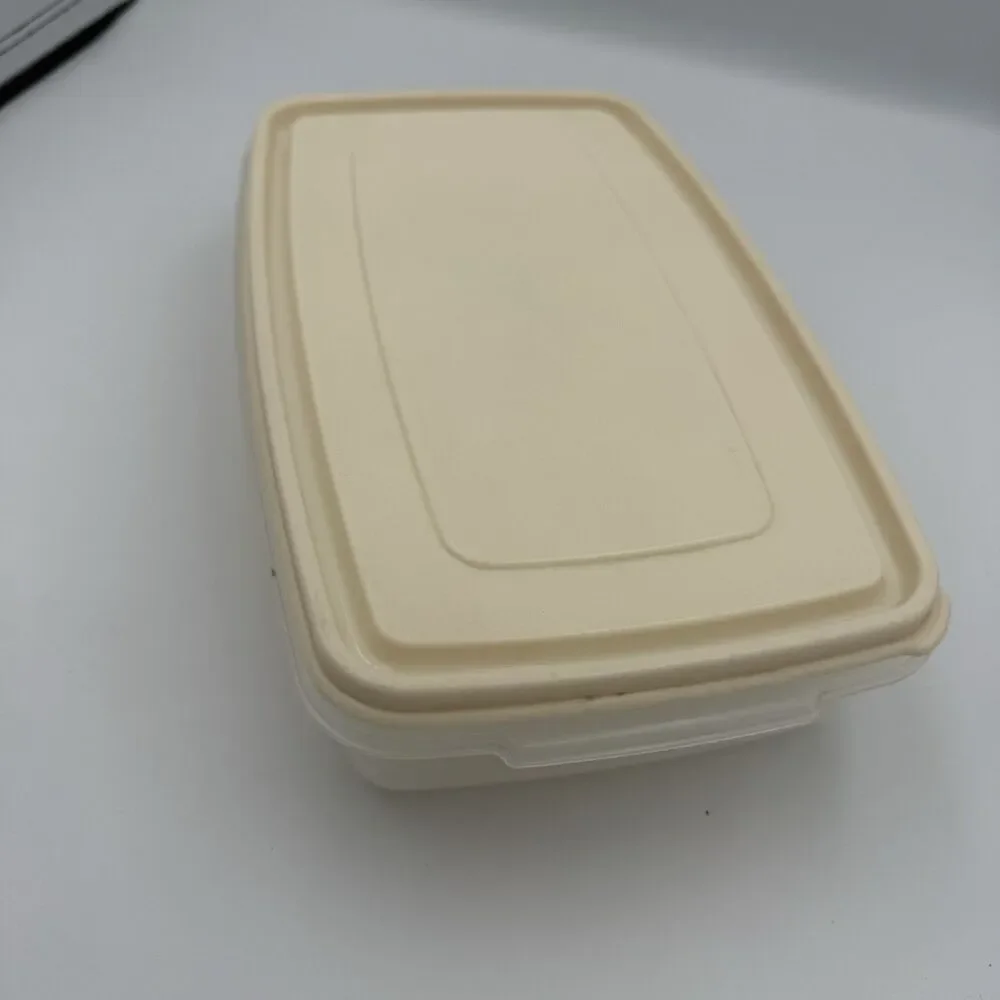 Vintage Rubbermaid Servin' Savers #6 Storage Container Almond Lid 7 Cups 1.7 L